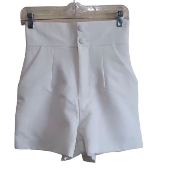 Giftzzi Shop Women's White High-Waisted Shorts Size Medium - Picture 4 of 7